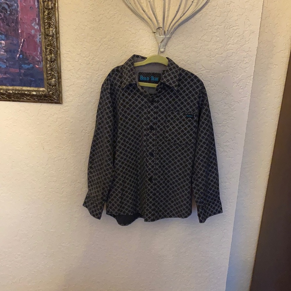 Excellent Condition Button-up - Picture 4 of 10